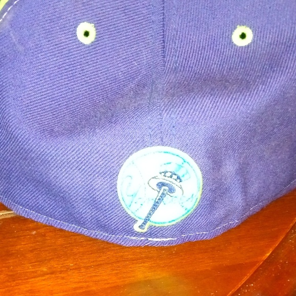 Hat - Picture 3 of 4